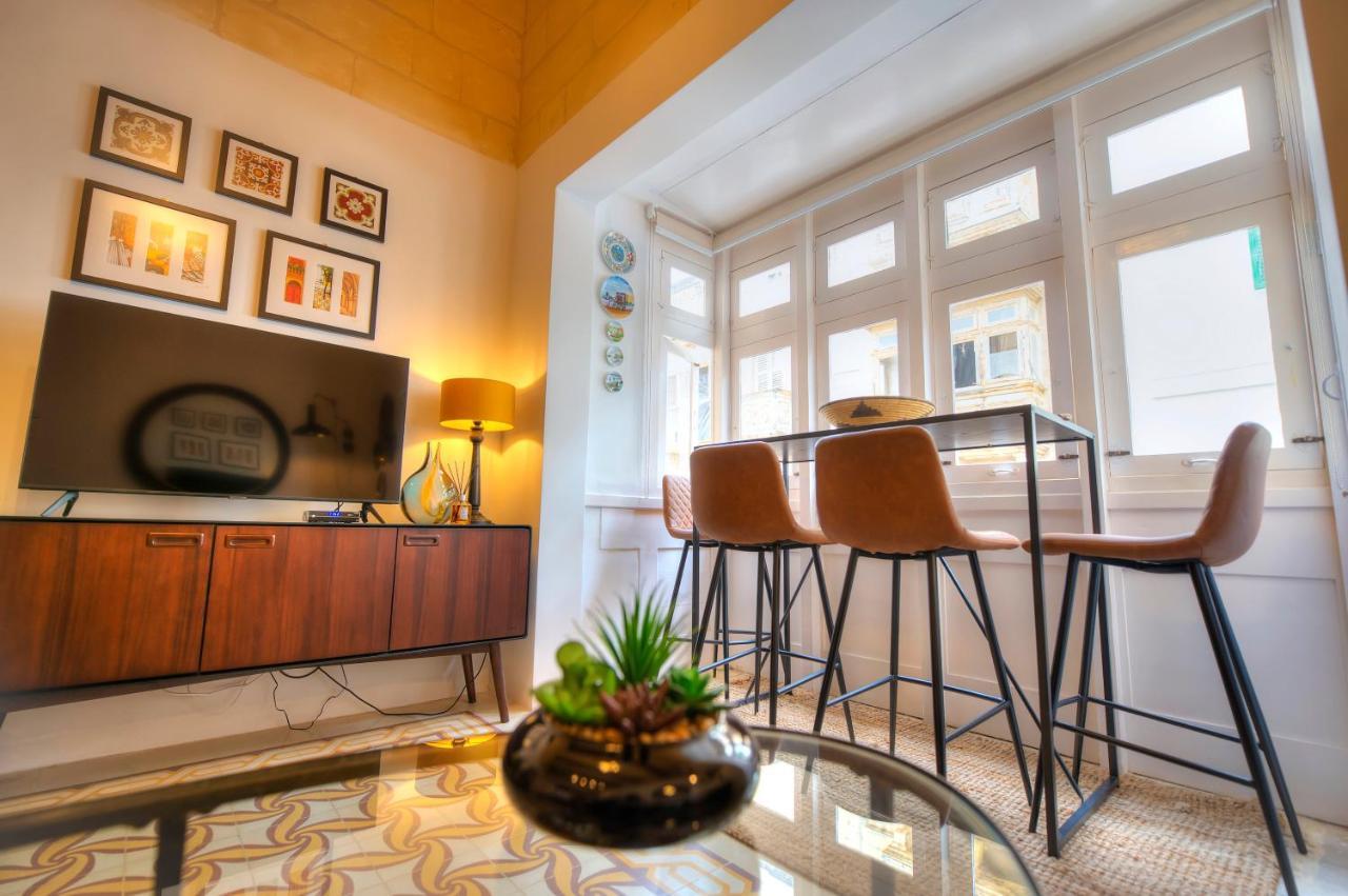 Traditional & Chic 2 Bedrooms In Imcd1-1