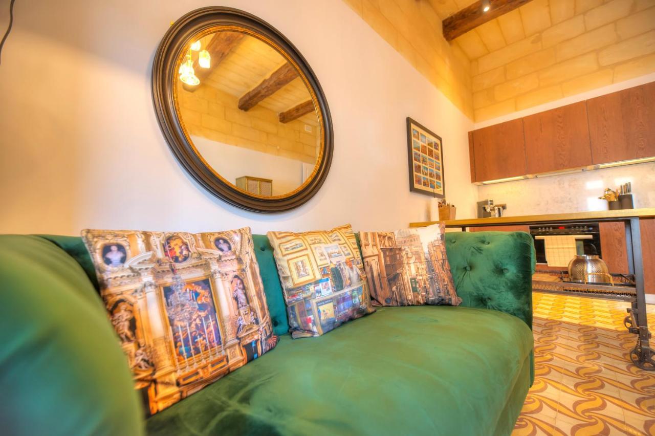 Traditional & Chic 2 Bedrooms In Imcd1-1