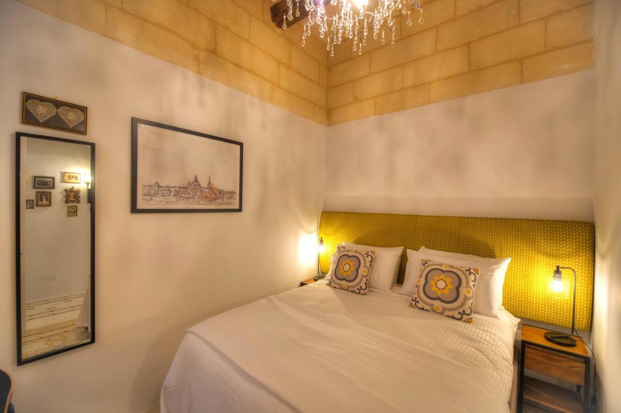 Traditional & Chic 2 Bedrooms In Imcd1-1 *